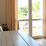 & Mali Bulo شقة